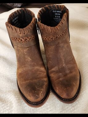 Old West Brown Distressed Leather Ankle Booties with Woven Trim Size 5.5
